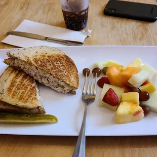 Tuna and fruit medley