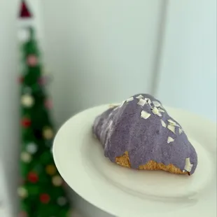 Ube croissant