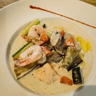 Cheese Ravioli with Seafood