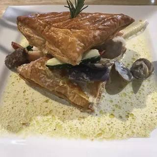 Fisherman Pot Pie (spicy)