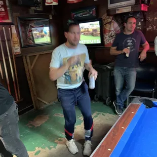 Classic patron dancing.