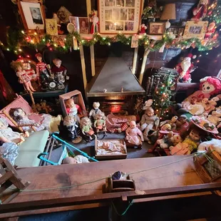 Many dolls of many generations