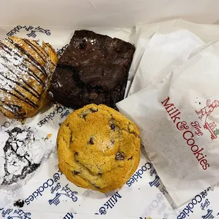 Pan choc, brownie, crinkle cookie, choc chip cookies