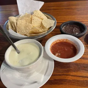 Queso Blanco y Chips &amp; Salsa