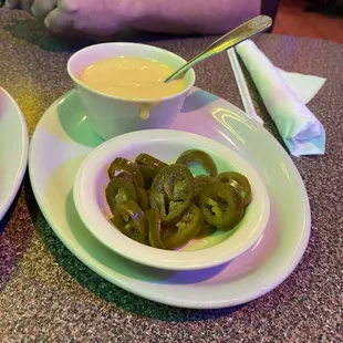 Small queso w jalapeños