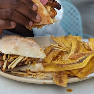 Chicken sandwich w/ plantain chips