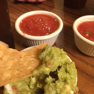 Salsa and chips (gratis,) and Guacamolw (incl w my meal choice)