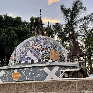 The Outdoor Art Exhibition is an eclectic mix of  items that have been recycled into Art,  Gardens &amp; Humungous Statues @ Tio&apos;s Riverside CA.