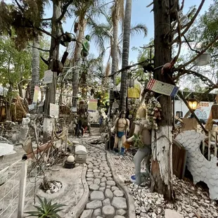 Free Outdoor Art Exhibition is an eclectic mix of items that have been recycled into Art, Gardens &amp; Humungous Statues @ Tio&apos;s Riverside CA.