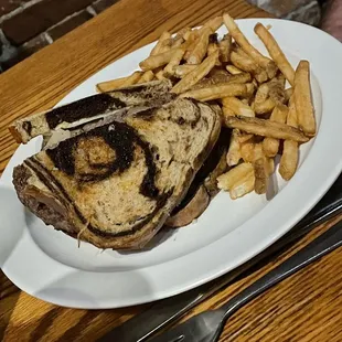 Tip Top Patty Melt ($10) w/fries