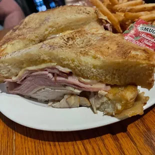 Monte Cristo w/fries