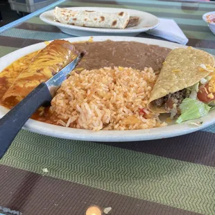 Combo plate and guisado taco al a cart