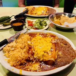 Cheese Enchilada Plate, Small Guacamole