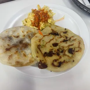 Pupusa de calabaza y pupusa de arroz con frijol