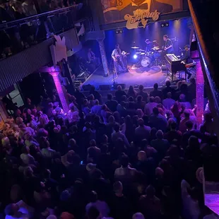 Venue/ Dragon Smoke