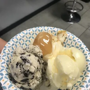 Mini ice cream flight- cookies and cream, sweet cream, bourbon caramel