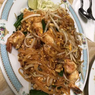 Bomb shrimp pad thai