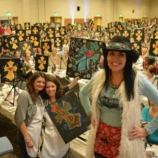 Tipsy Artist with the World's Largest Wine &amp; Paint Party with over 900 Tipsy Artists!