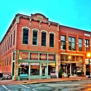 Tipsy Artist Paint Palace