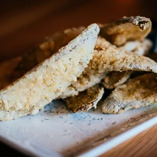 Fried dill pickles IG: @thephotographerfoodie