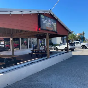 the outside of a restaurant