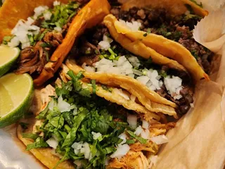 Yellis Tacos