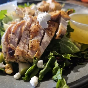 Appalicious salad with chicken