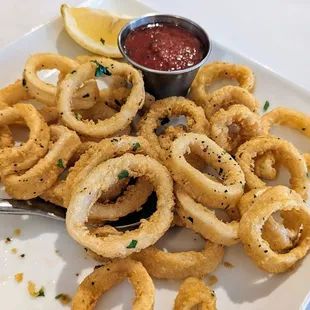 There are 2 versions of calamari available; I choose the one without the veggies. Lightly coated and quickly fried, the calamari was delish.