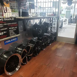 Front desk, rims and tires