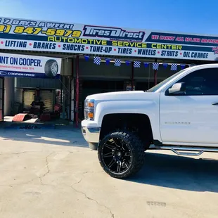 22" OFFORAD WHEELS WITH MUD TIRES. COME ON IN FOR A SPECIAL PRICE. CALL OR MESSAGE RIGHT NOW TO GET A QUOTE.