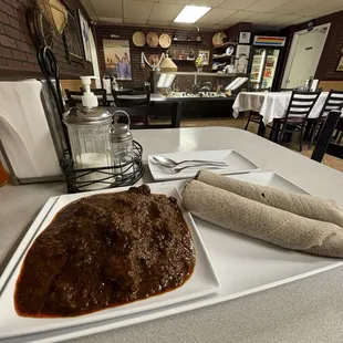 key wot, beef stew with traditional bread