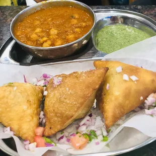 Samosa Chana..spicy chickpeas but sub par samosa.