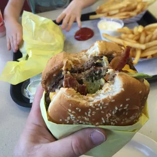 Atlas burger