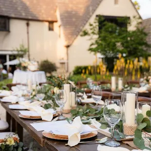 Titans table and wine goblets