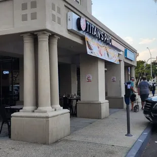 Entrance to Titan's Pho