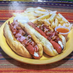 Hot Dogs A La Mexican