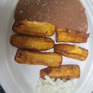 Platanos con frijoles y creama