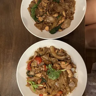 Pad see ew, pad kee mao