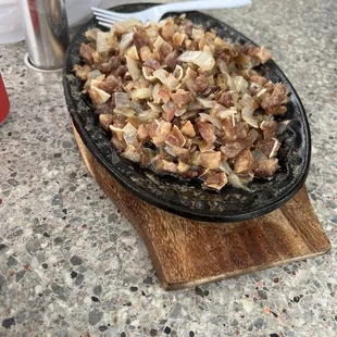 Sizzling sisig