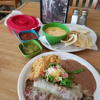 Enchiladas de Mole Plate