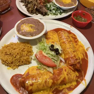 Enchiladas Enchilada's Mariscos and carnitas plate