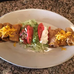 Came in to get this great Yelp check in offer.  Free picaro appetizer with my dinners and drinks.     DELICIOUS ! !