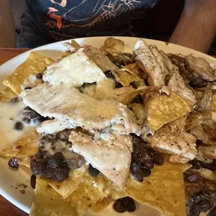 Nachos Pueblo Real. The &quot;grilled&quot; chicken was boiled, sliced, and put in a skillet with salt/pepper. There was absolutely no flavor or sear.