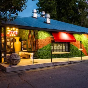 the outside of the restaurant