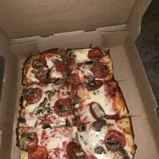 Mushroom and pepperoni small pizza