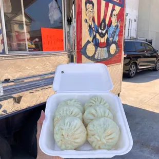 ig: @whatsviveating  |  steamed pork baos