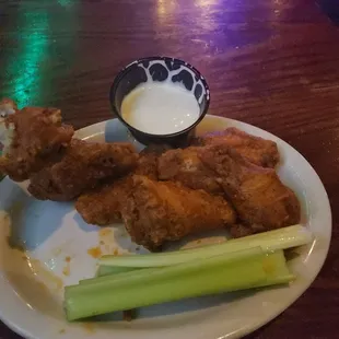 D style wings ( or E... music was too loud lol) full of flavor!!!