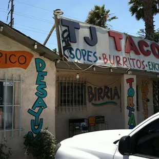 the front of a taco shop