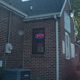 Order window/drive thru  (come w/patience)