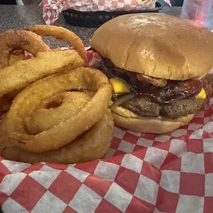 Cheeseburger  and onion rings